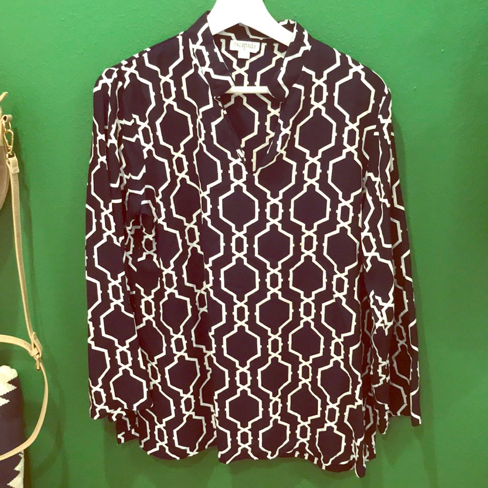 Flowy Navy and white long sleeve top